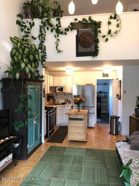 nice large open area for entertaining