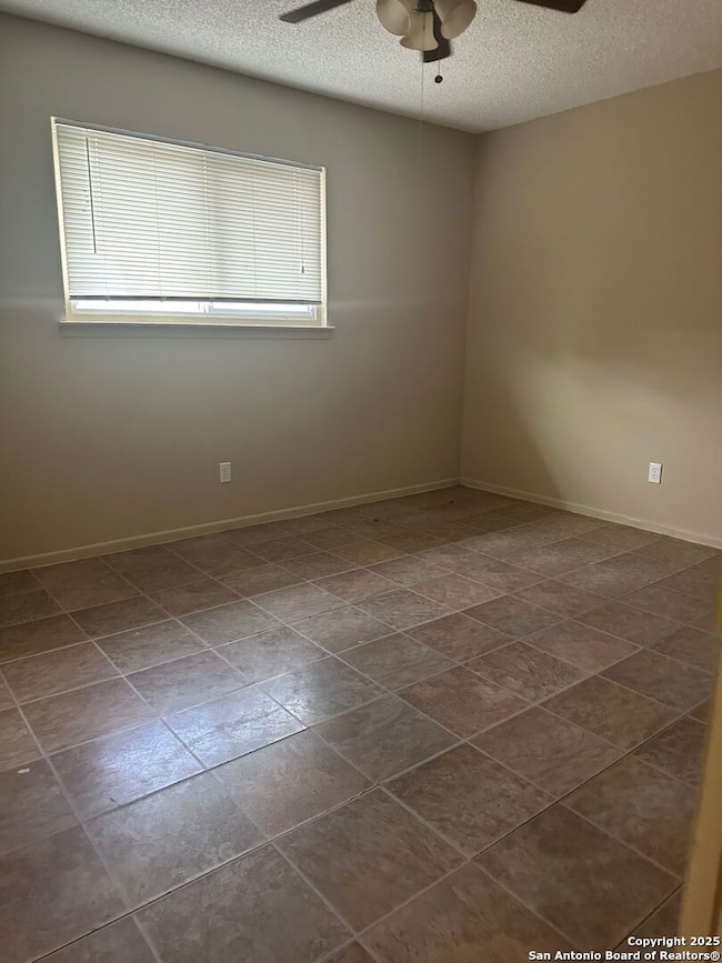 2129 Pat Booker Rd unit 11, Universal City, TX 78148 - photo 5