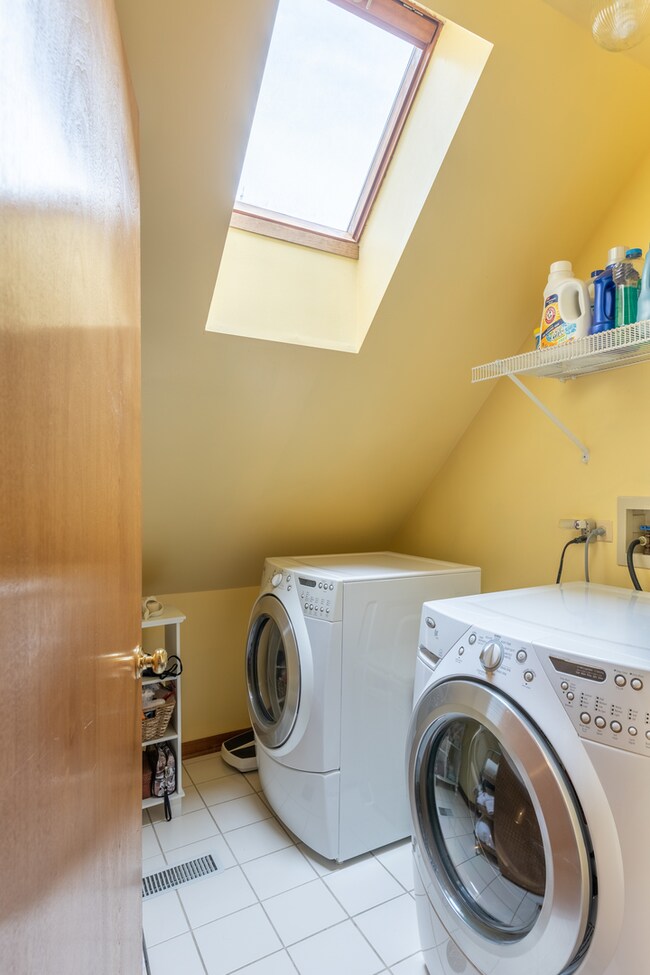 209 Isleview Dr, Oswego, IL 60543 - photo 7