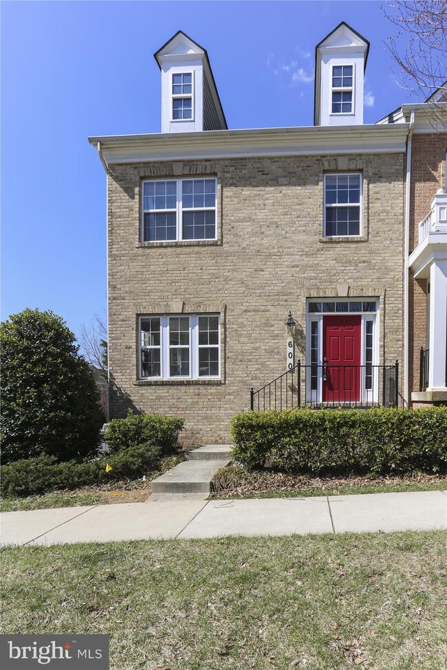 600 Cedar Spring St, Gaithersburg, MD 20877 - photo 2