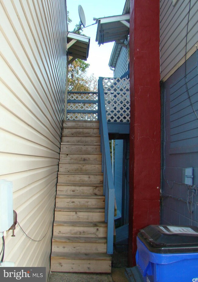 816 S Potomac St unit 2 FLOOR APT., Hagerstown, MD 21740 - photo 2