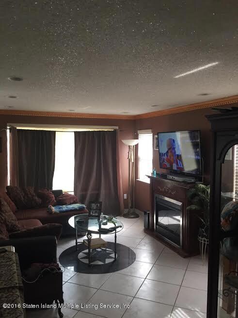 57 Sideview Lvngroom