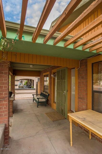 2FRONT PATIO