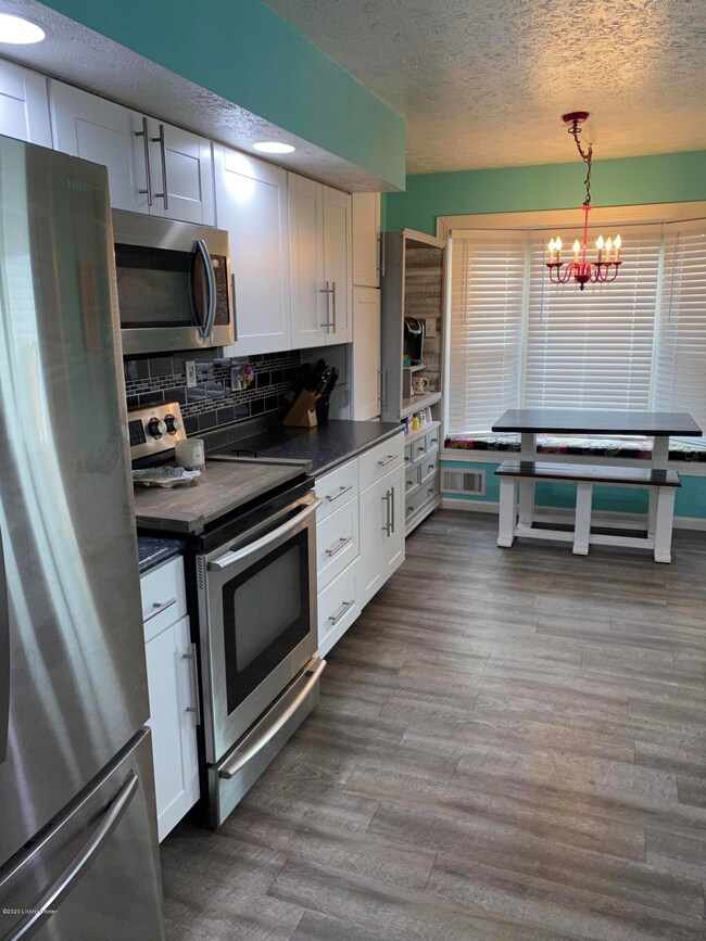 8110 Cortland Dr, Louisville, KY 40228 - photo 5