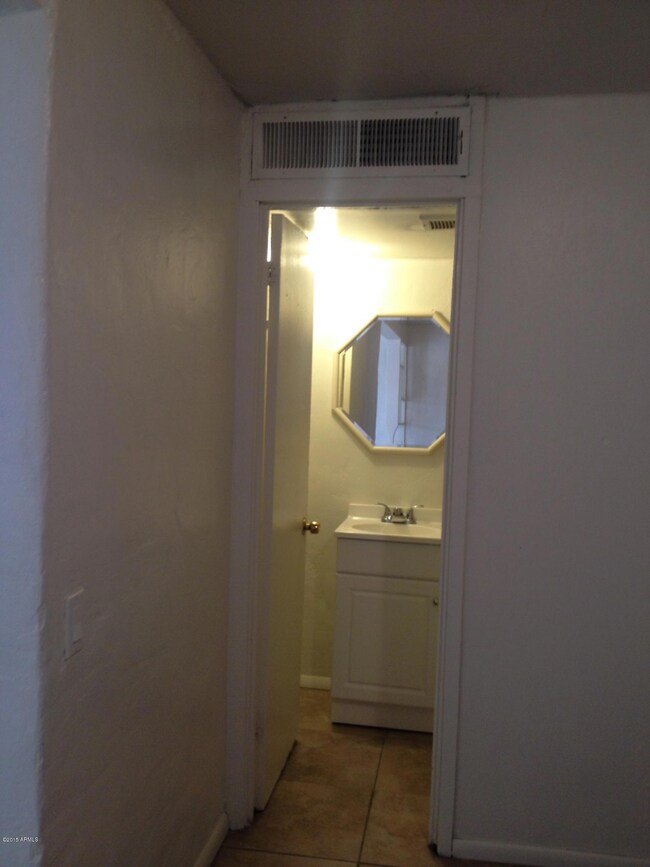 2224 N 27th St unit 6, Phoenix, AZ 85008 - photo 6