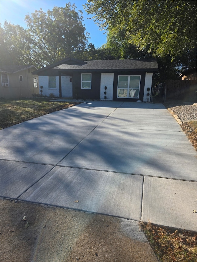 2117 Beaumont St, Grand Prairie, TX 75051 - photo 3