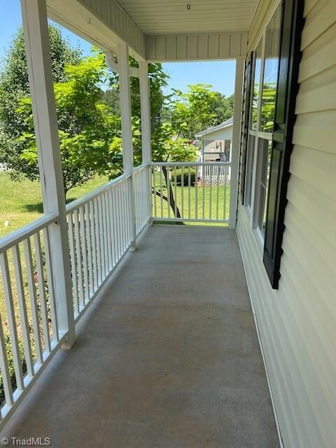 70 N Snider St, Denton, NC 27239 - photo 4