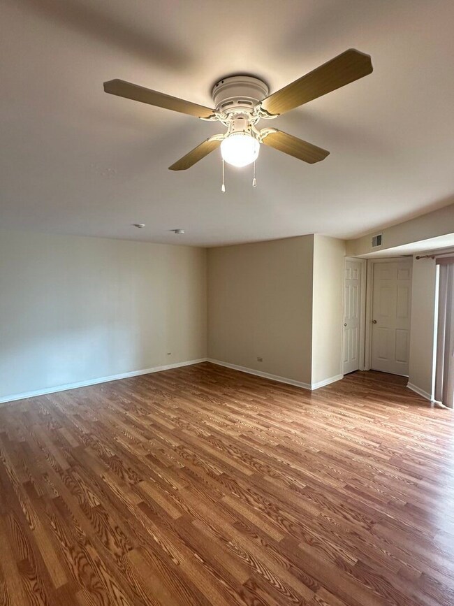 794 N Gary Ave unit 104, Carol Stream, IL 60188 - photo 3