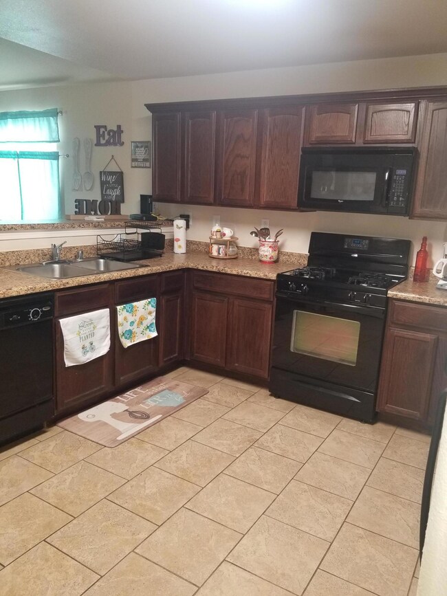 232 Flor Azucena Dr, Socorro, TX 79927 - photo 4