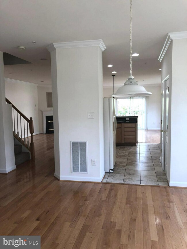 9765 Evening Bird Ln, Laurel, MD 20723 - photo 5