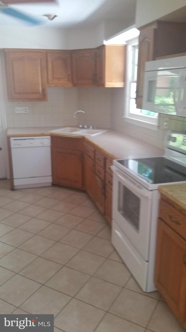 12729 Bexley Terrace, Silver Spring, MD 20904 - photo 3