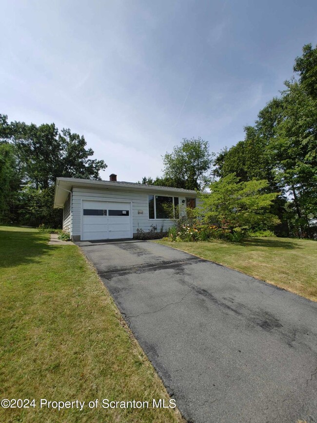 14 Hemlock St, Dupont, PA 18641 - photo 7