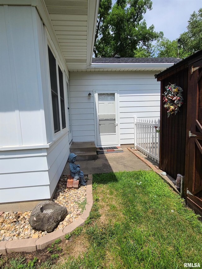 10 Hawthorne Rd, Rock Island, IL 61201 - photo 5