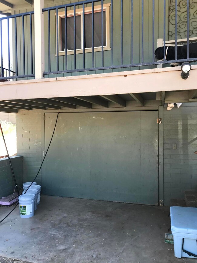 1 car garage/basement