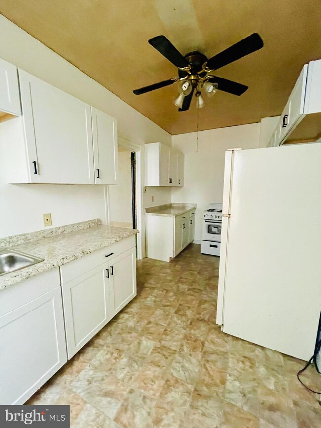 722 E Broad St, Tamaqua, PA 18252 - photo 7