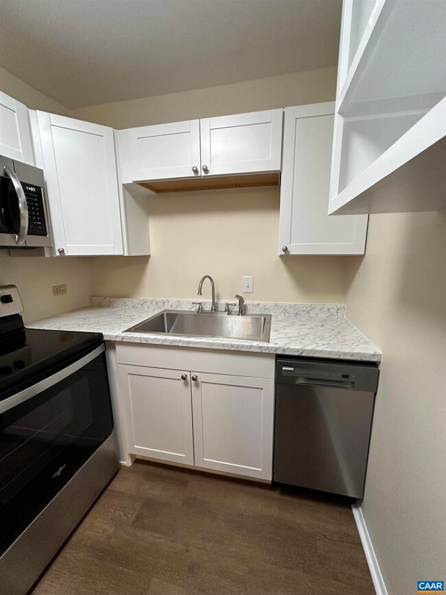 1215 Wertland St unit B32, Charlottesville, VA 22903 - photo 4