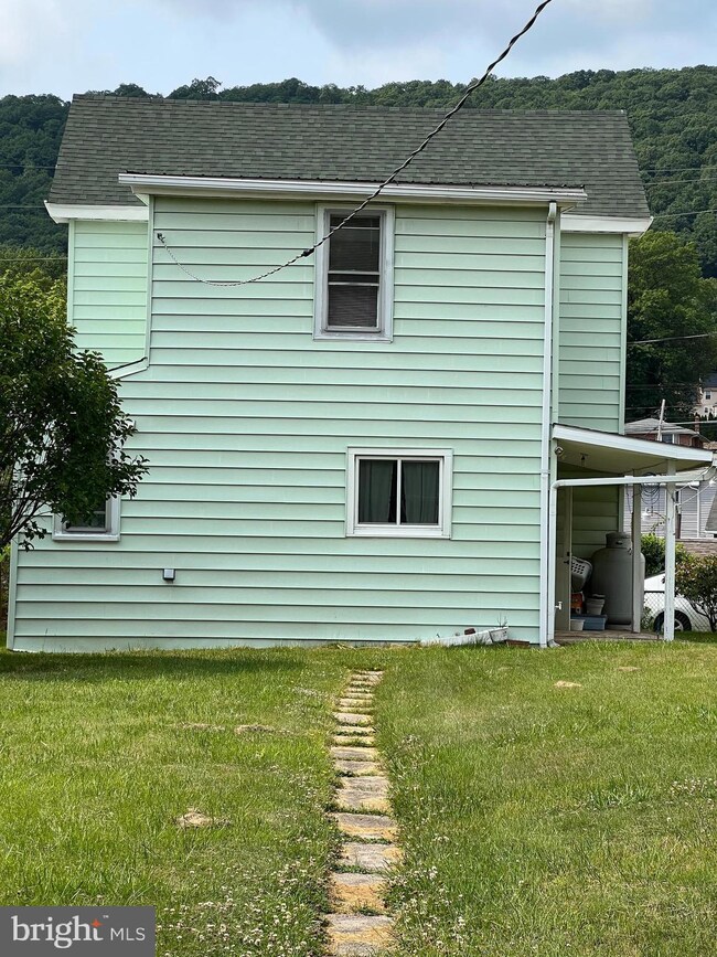 6 Cherry St, Ashland, PA 17921 - photo 2