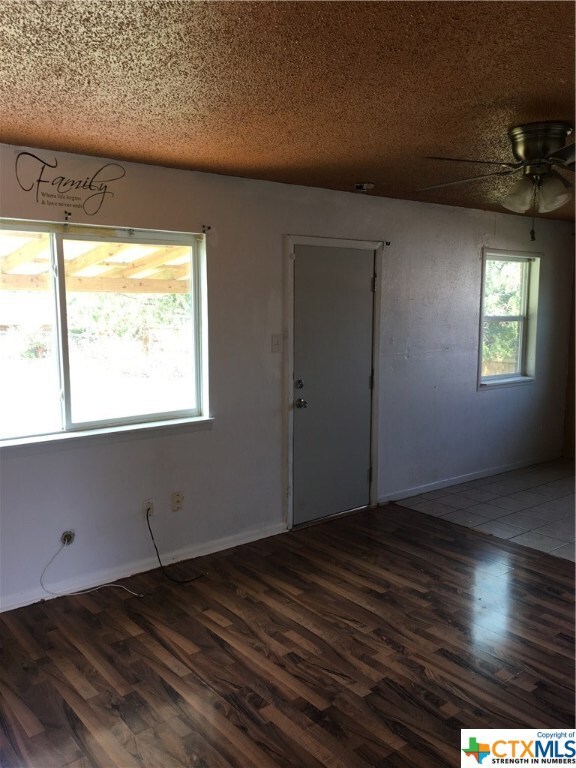 922 Randa St, Copperas Cove, TX 76522 - photo 3