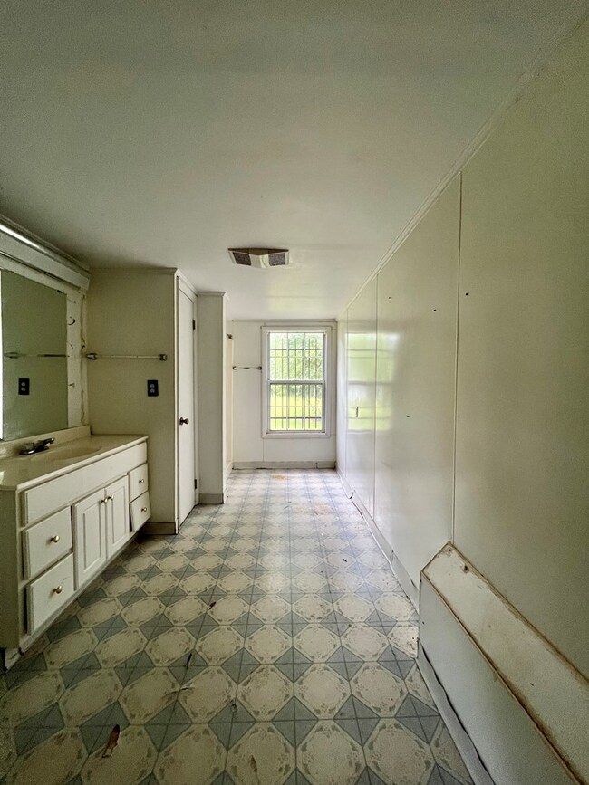 444 Benjamin H Hill Dr SW, Fitzgerald, GA 31750 - photo 4