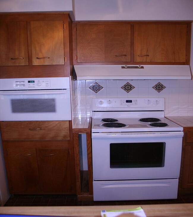 1664 Pin Oak Dr, Columbus, OH 43229 - photo 3