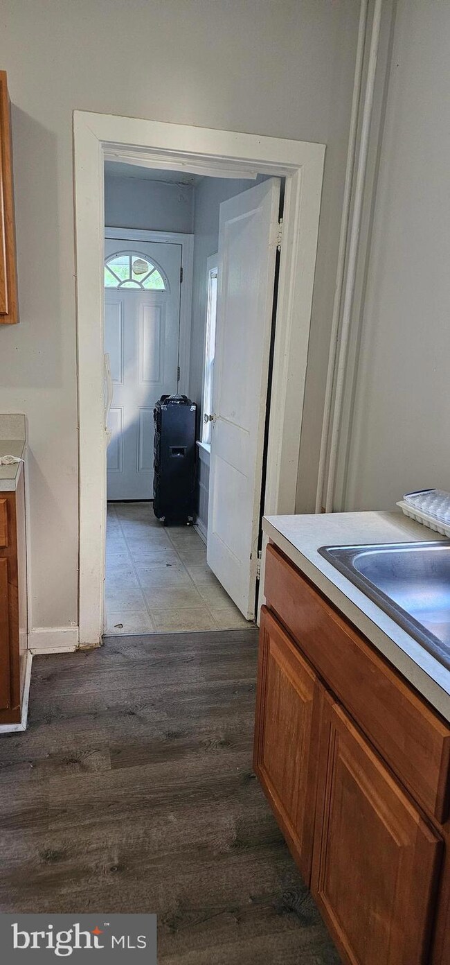 1426 Stuyvesant Ave, Trenton, NJ 08618 - photo 6