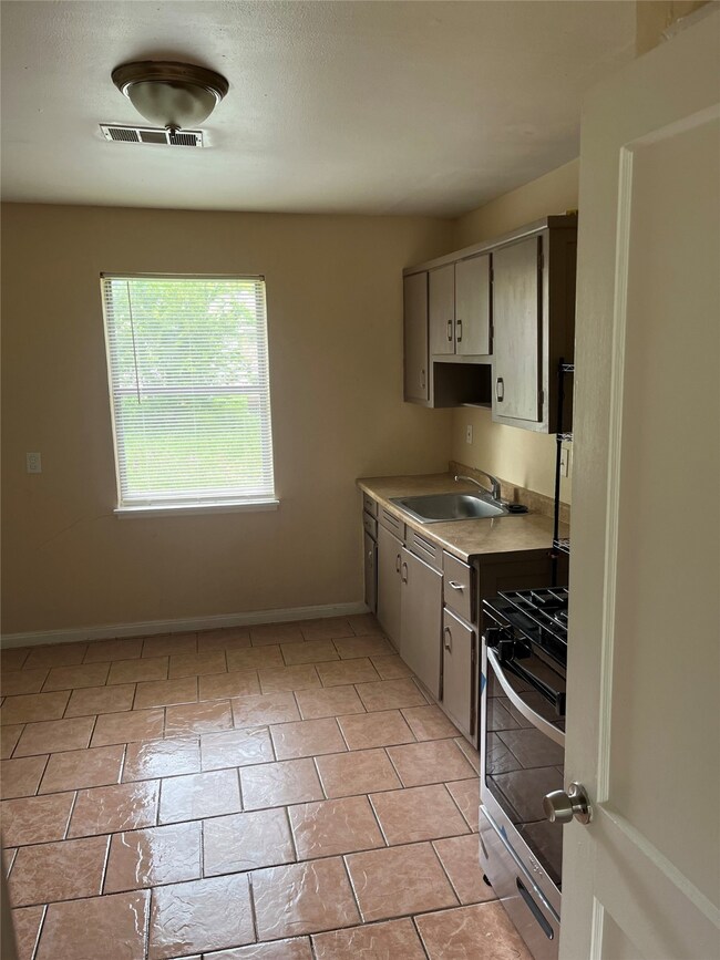 3433 Goodhope St, Houston, TX 77021 - photo 5