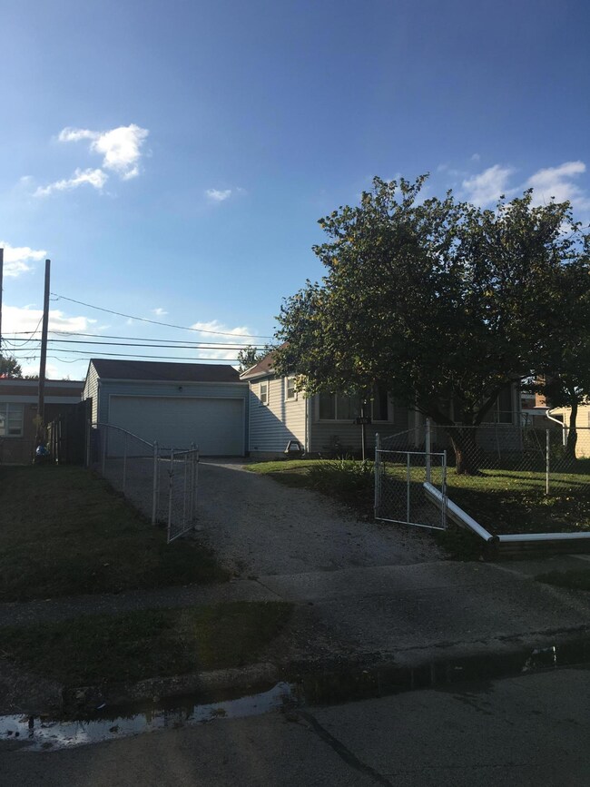 107 S Weyant Ave, Columbus, OH 43213 - photo 2