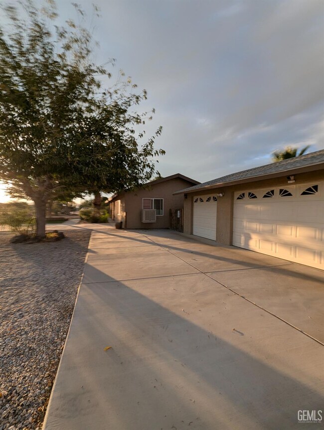 22704 Sitting Bull Rd, Apple Valley, CA 92308 - photo 7