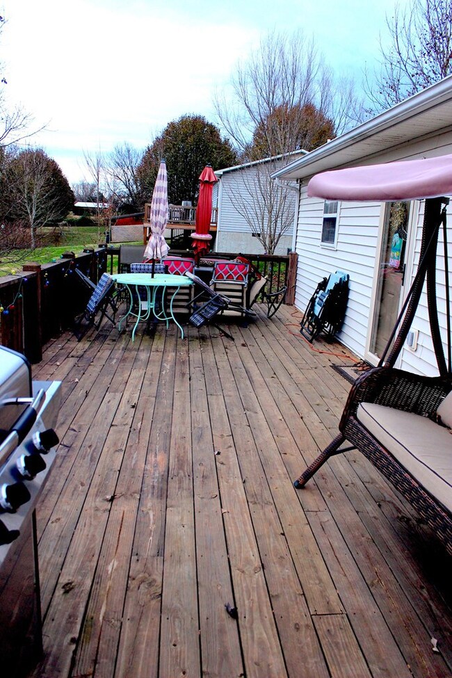 1688 Coles Chapel Rd, Sparta, TN 38583 - photo 4