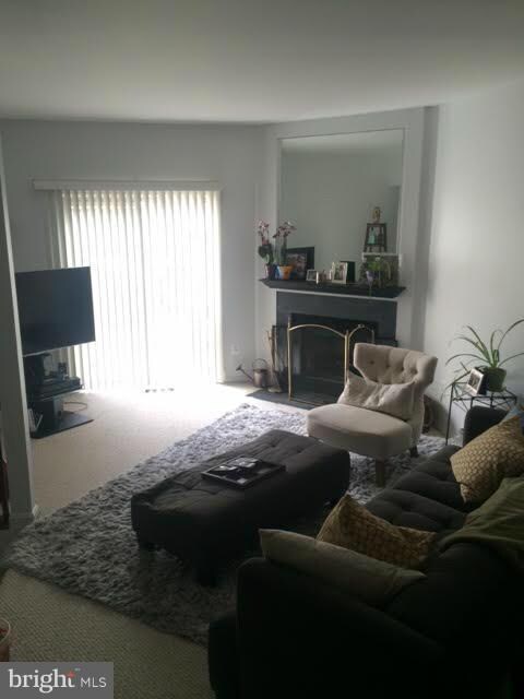 1674 Oaktree Ct, Reston, VA 20194 - photo 5