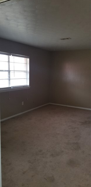 121 Lindsey Ave, Bay City, TX 77414 - photo 2