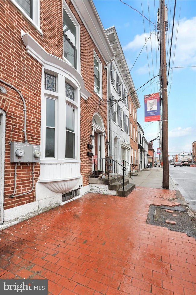 127 S 2nd St, Chambersburg, PA 17201 - photo 2