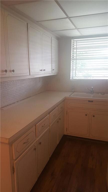 Plenty of counter space in this very functional ki