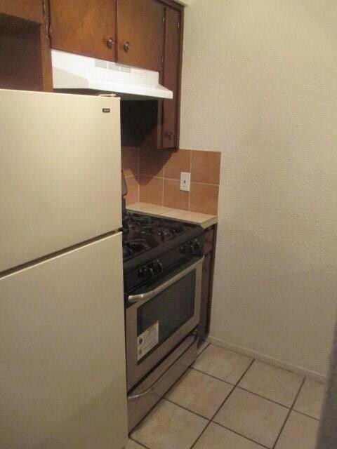 Kitchen with freestanding refrigerator, stainless