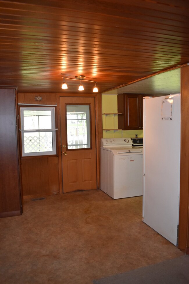 109 North Dr, Geneva, IN 46740 - photo 5