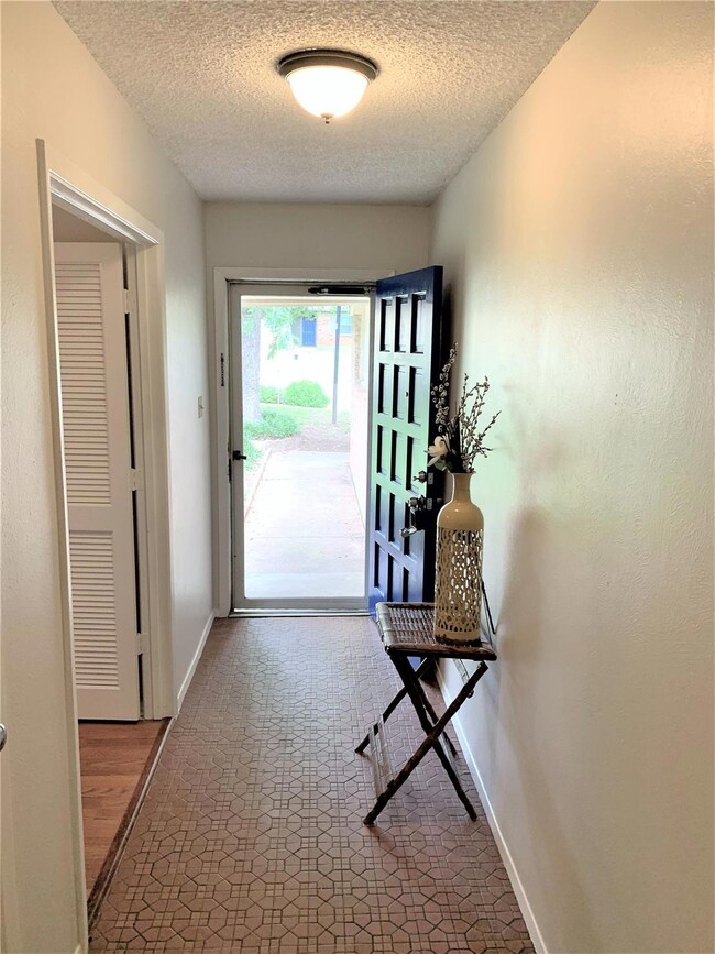 2010 Westwood Dr, Denton, TX 76205 - photo 4