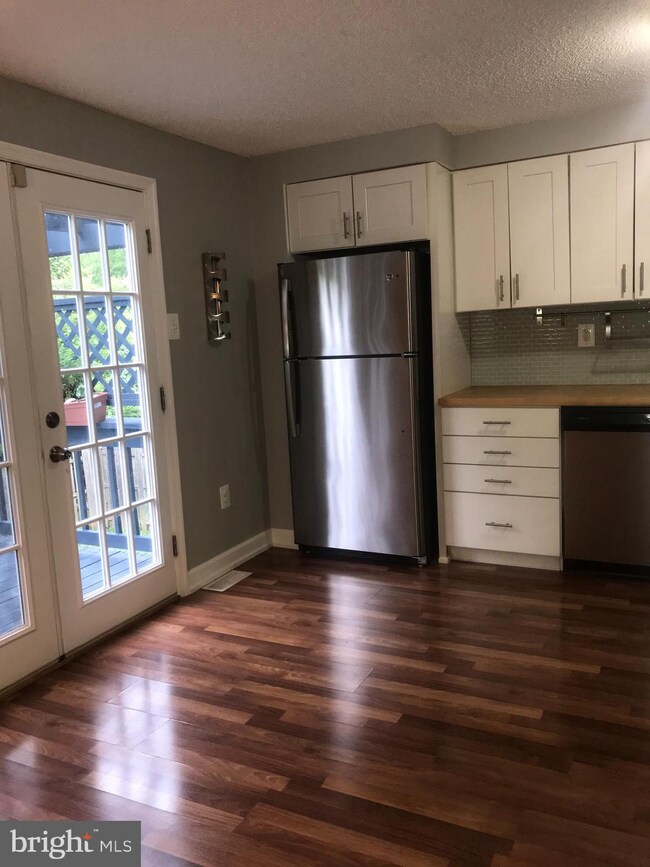 806 Wide Oak Ct, Warrenton, VA 20186 - photo 3