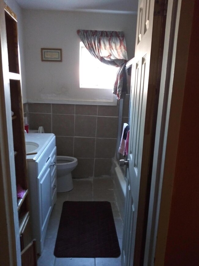 1805 Anthony Rd11