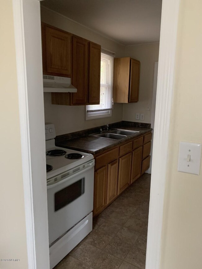 515 Oak Ln, Jacksonville, NC 28540 - photo 2