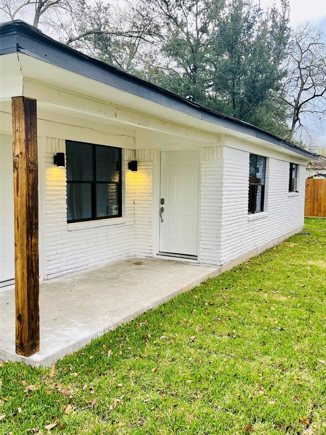 4210 Delhi St, Houston, TX 77022 - photo 3