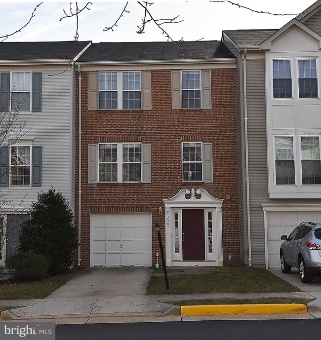 13507 Avonmore Dr, Herndon, VA 20171 - photo 2