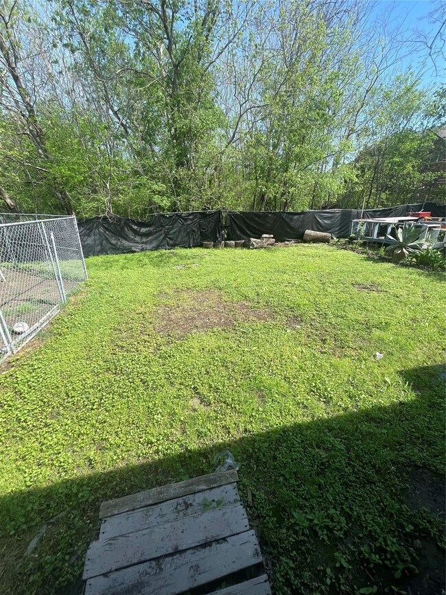 3813 Mount Pleasant St, Houston, TX 77021 - photo 7