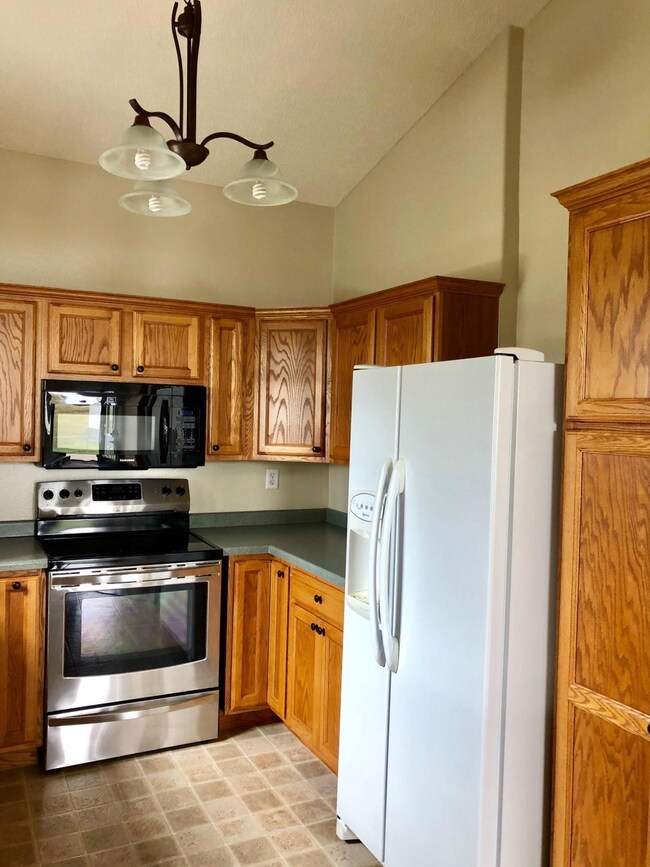 1106 13th Ave SW, Jamestown, ND 58401 - photo 7