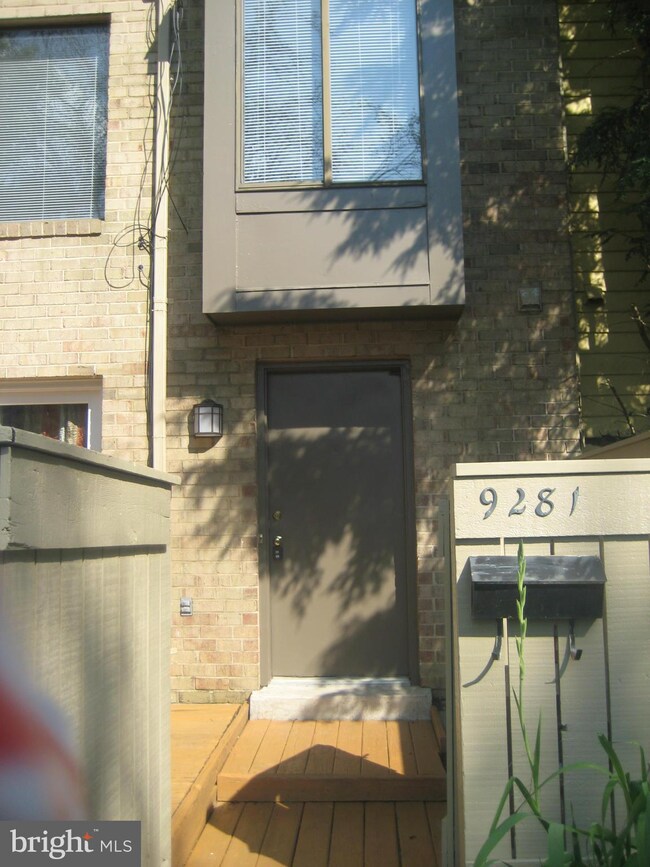 9281 Chadburn Place, Montgomery Village, MD 20886 - photo 4