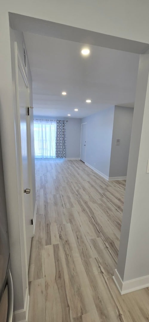 9475 Bay Colony Dr unit 3N, Des Plaines, IL 60016 - photo 4