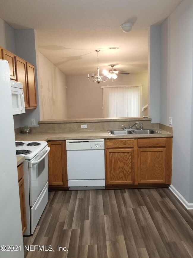 4742 Playpen Dr, Jacksonville, FL 32210 - photo 6