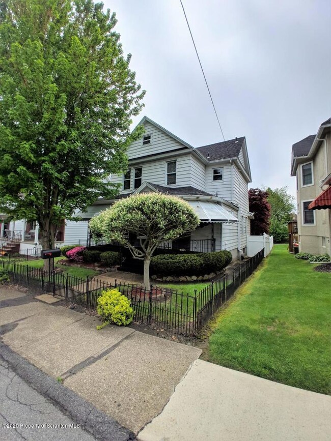 1217 Watson St, Scranton, PA 18504 - photo 2