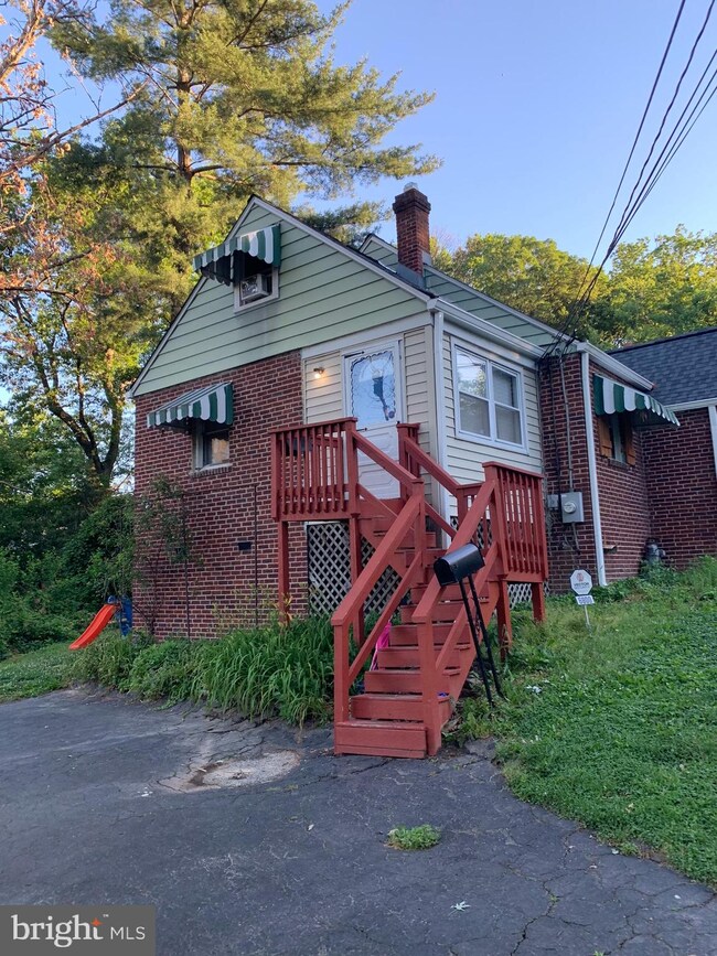 6800 Belford Dr, Takoma Park, MD 20912 - photo 3