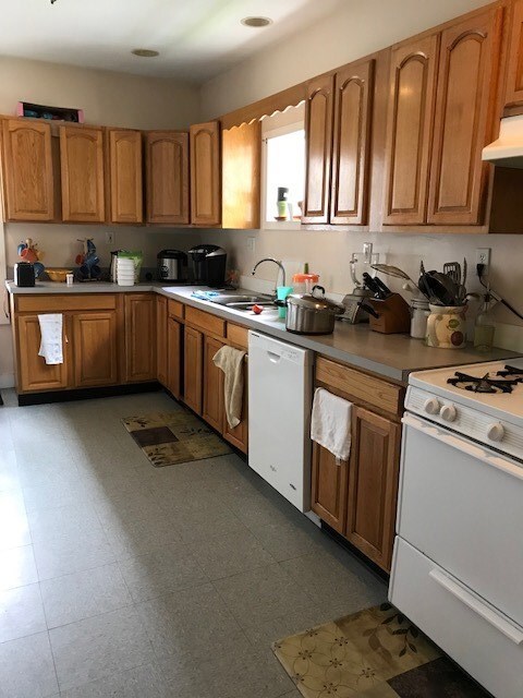 97 Willow St, Woonsocket, RI 02895 - photo 3