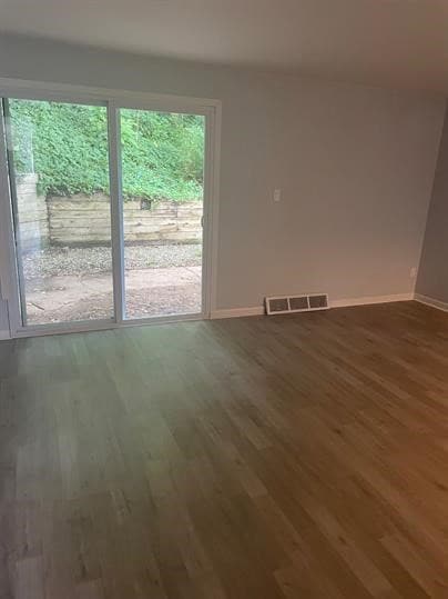 577 Lucia Dr, Pittsburgh, PA 15221 - photo 4